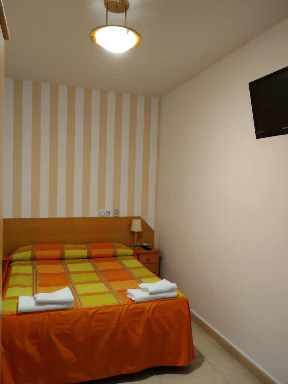 Pension Dominguez Мадрид Екстер'єр фото