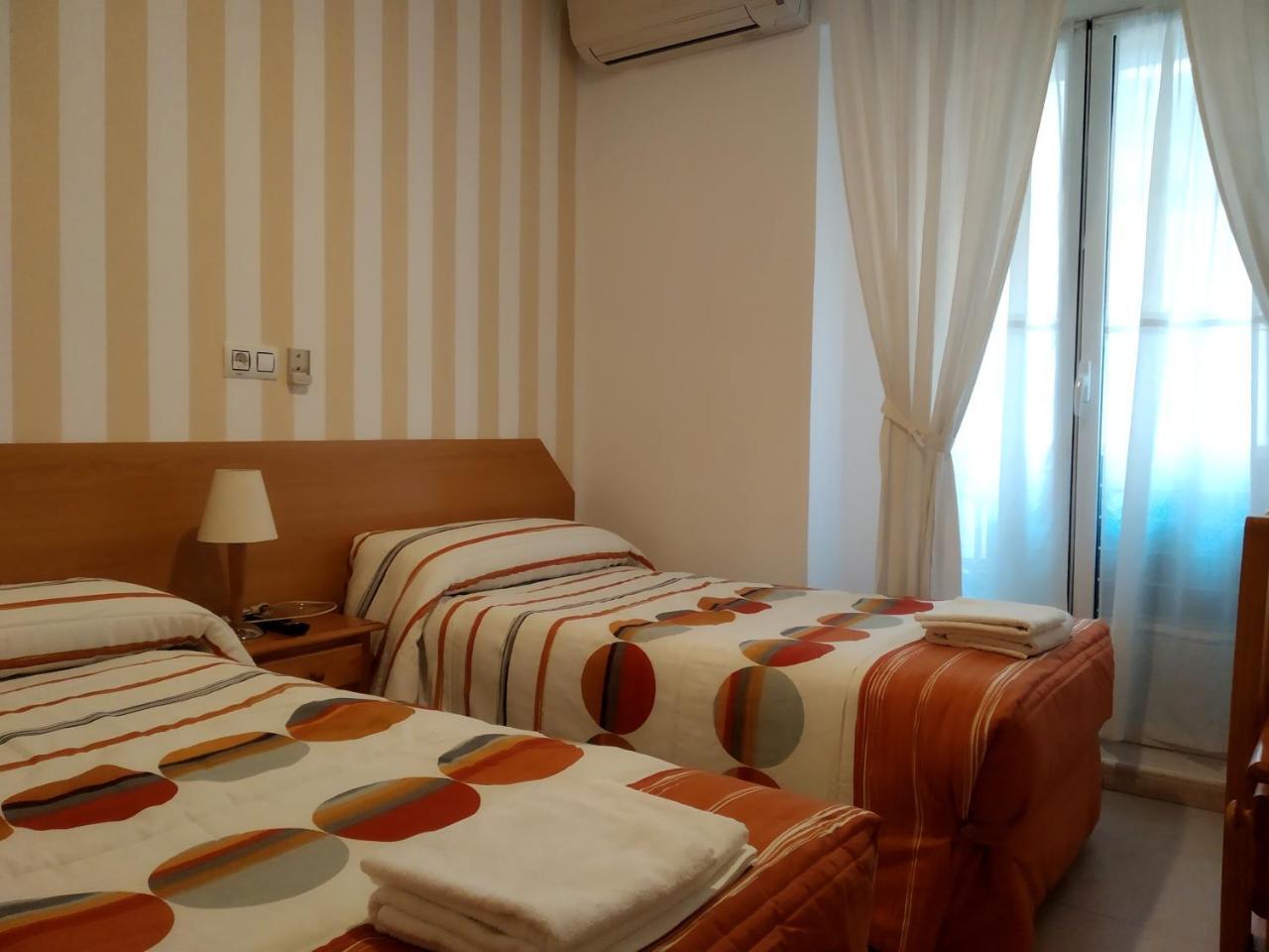Pension Dominguez Мадрид Екстер'єр фото